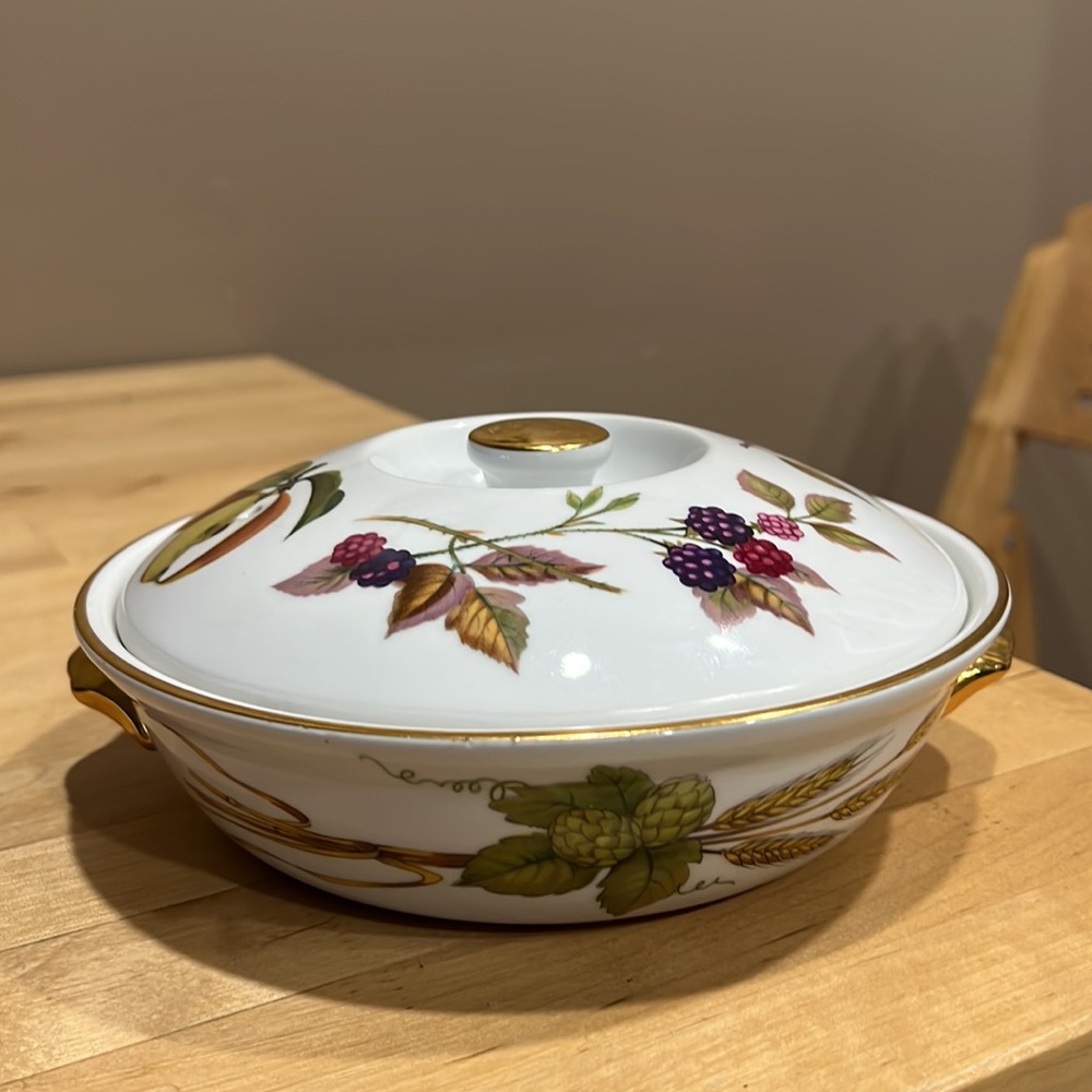ROYAL WORCESTER Evesham Gold Trim round Casserole